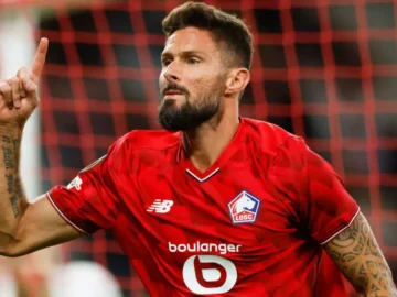 Olivier Giroud lors d'un match du LOSC après sa décision de continuer en Ligue 1.