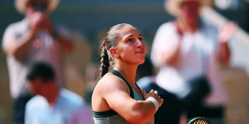 Diane Parry lors de son match en huitièmes de finale à Roland-Garros 2026 devant le public parisien