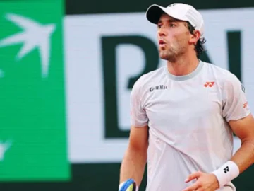Casper Ruud pendant son match contre Joao Fonseca à Roland-Garros