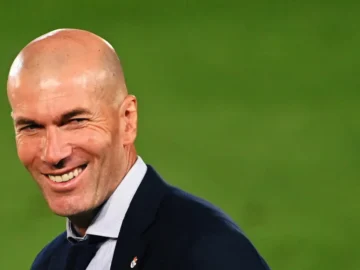 Portrait de Zinedine Zidane dans un contexte lié à l’équipe de France