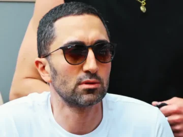 Jimmy Mohamed lors d'une émission sur France Télévisions avant son retrait provisoire de l'antenne.